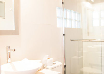 comfortable-bathroom-cusco-airbnb